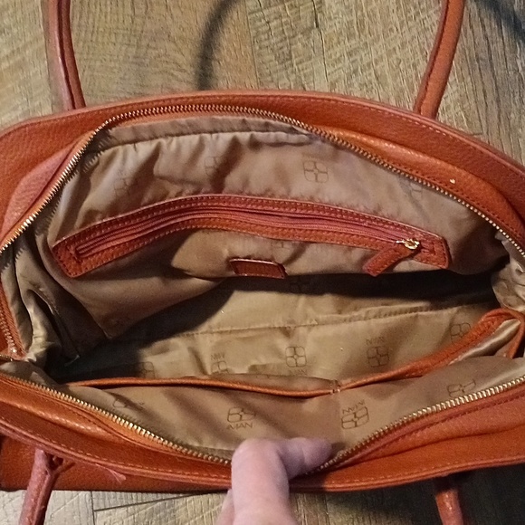 IMAN Tan large 🎒 Bag - Picture 9 of 11